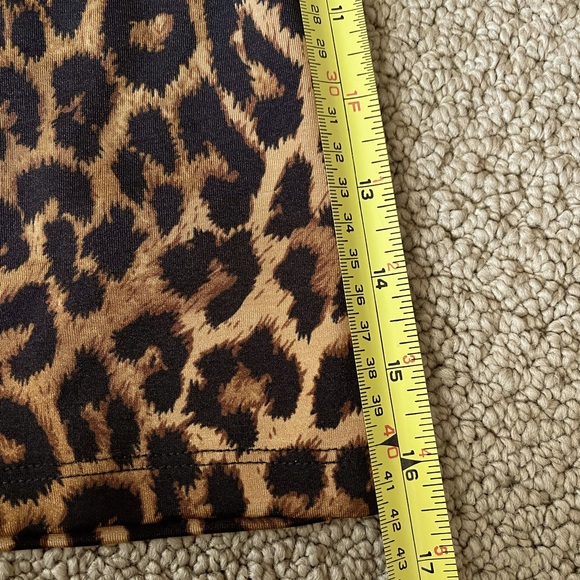 XXI Top in Leopard Print. - Picture 6 of 9